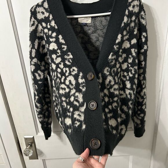 Universal Thread leopard Cardigan - Picture 2 of 5